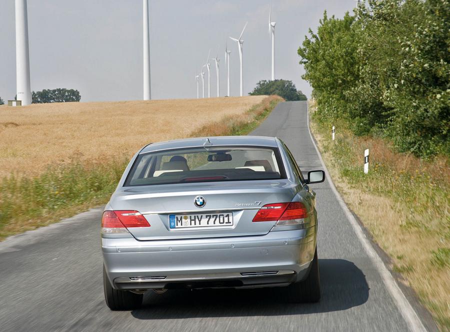  BMW Hydrogen 7 2006 года  (фото 34 из 73)